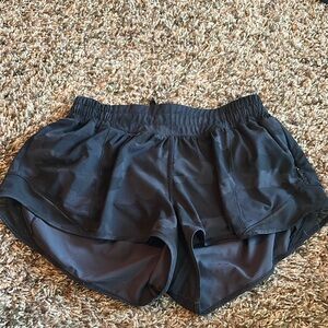 lululemon camo hotty hot shorts size 6